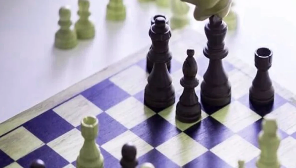 play chess online free strategy board game for beginners and advanced players